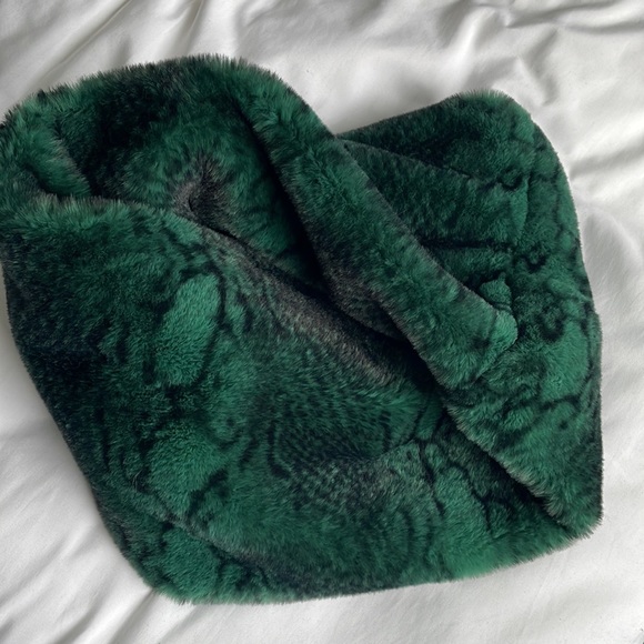 Neck warmer 🖤🐍 - Picture 4 of 4